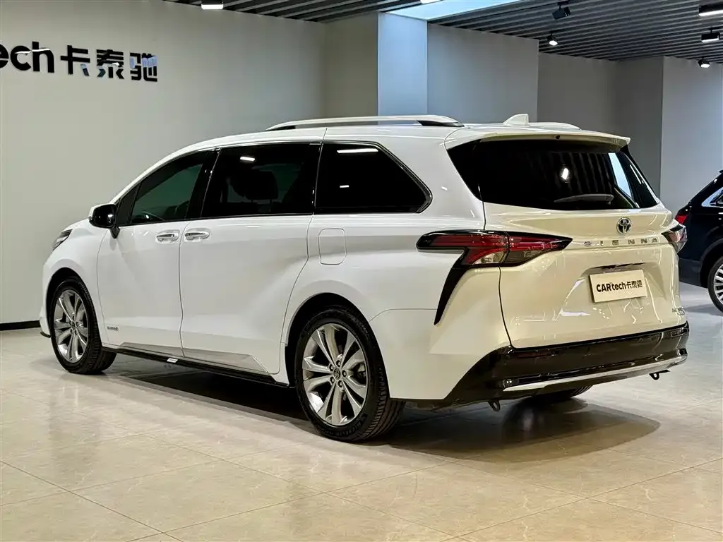 Toyota Sienna — фото 6