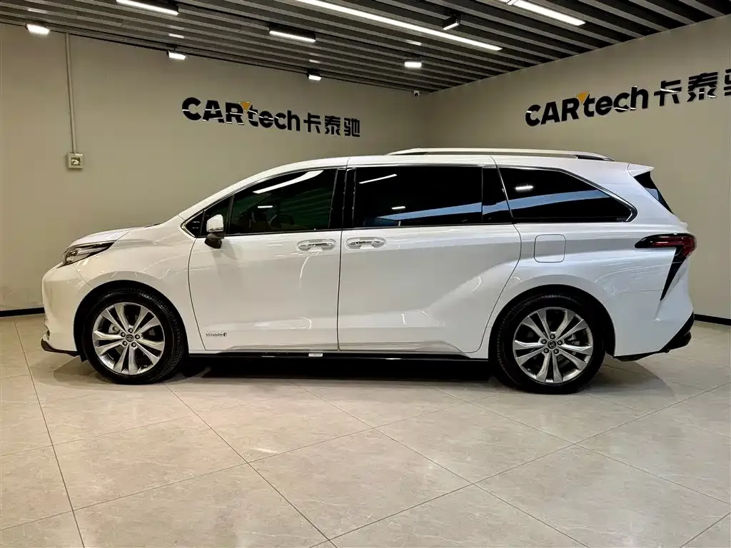 Toyota Sienna — фото 8