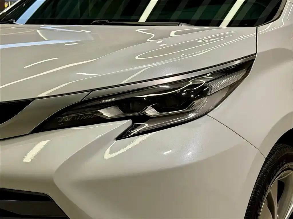 Toyota Sienna — фото 3