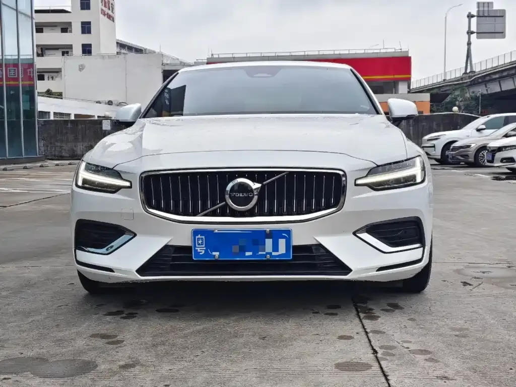 Volvo S60 2023 из CN, фото 5