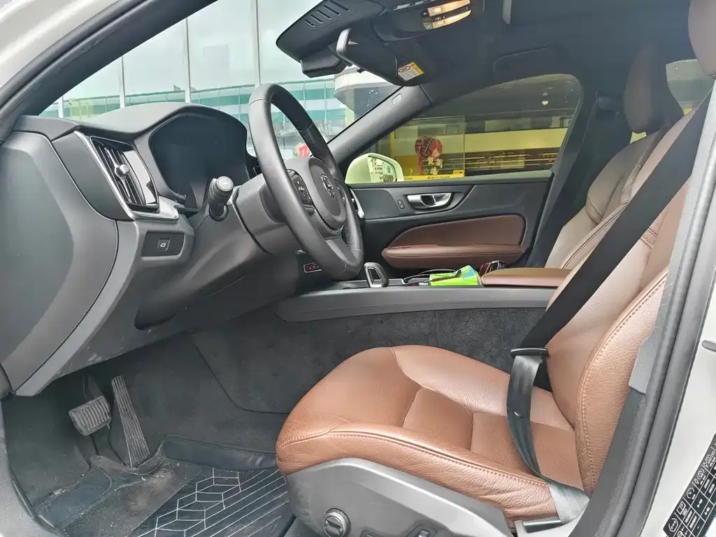 Volvo S60 2023 из CN, фото 6