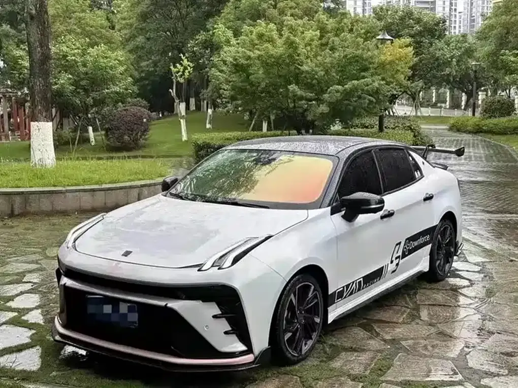 Lynk & Co 03