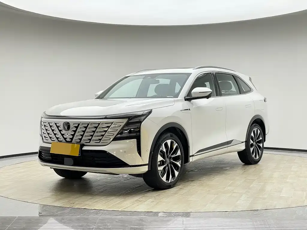 Changan CS75PLUS — фото 1