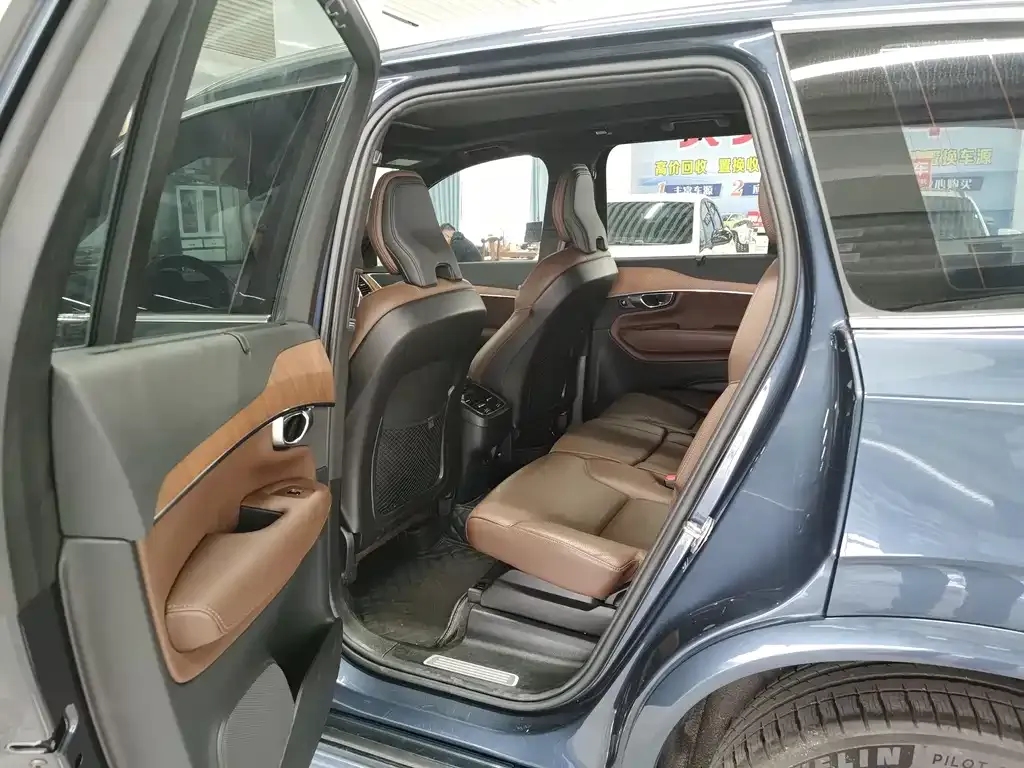 Volvo XC90 — фото 10
