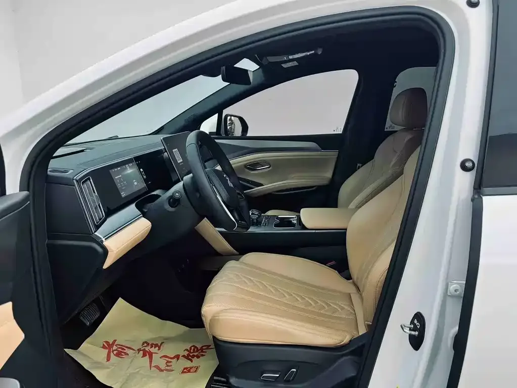 BYD L DM-i — фото 8