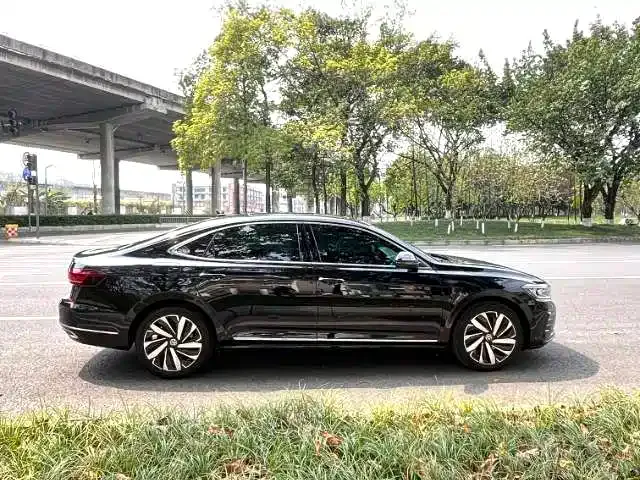 Volkswagen Passat — фото 6