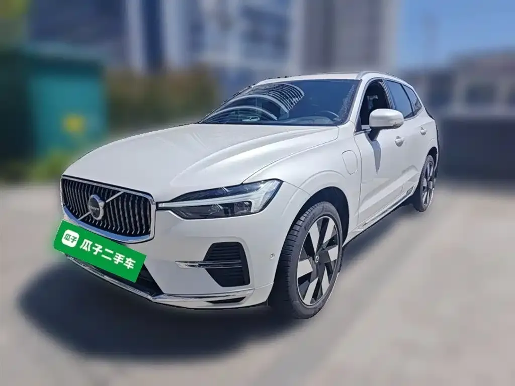 Volvo XC60 PHEV — фото 10