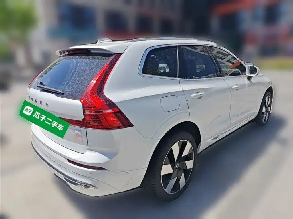Volvo XC60 PHEV — фото 8