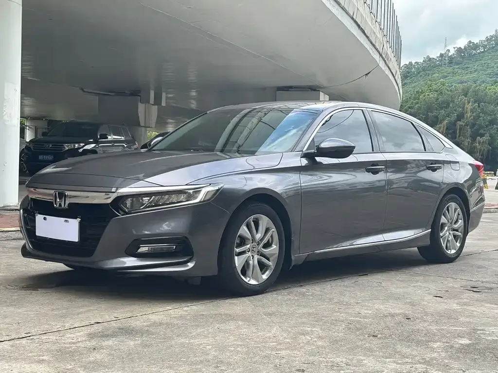 Honda Accord — фото 1