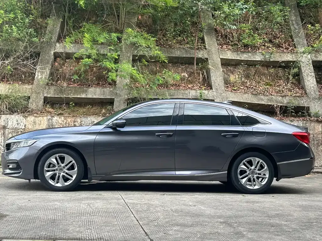 Honda Accord — фото 9