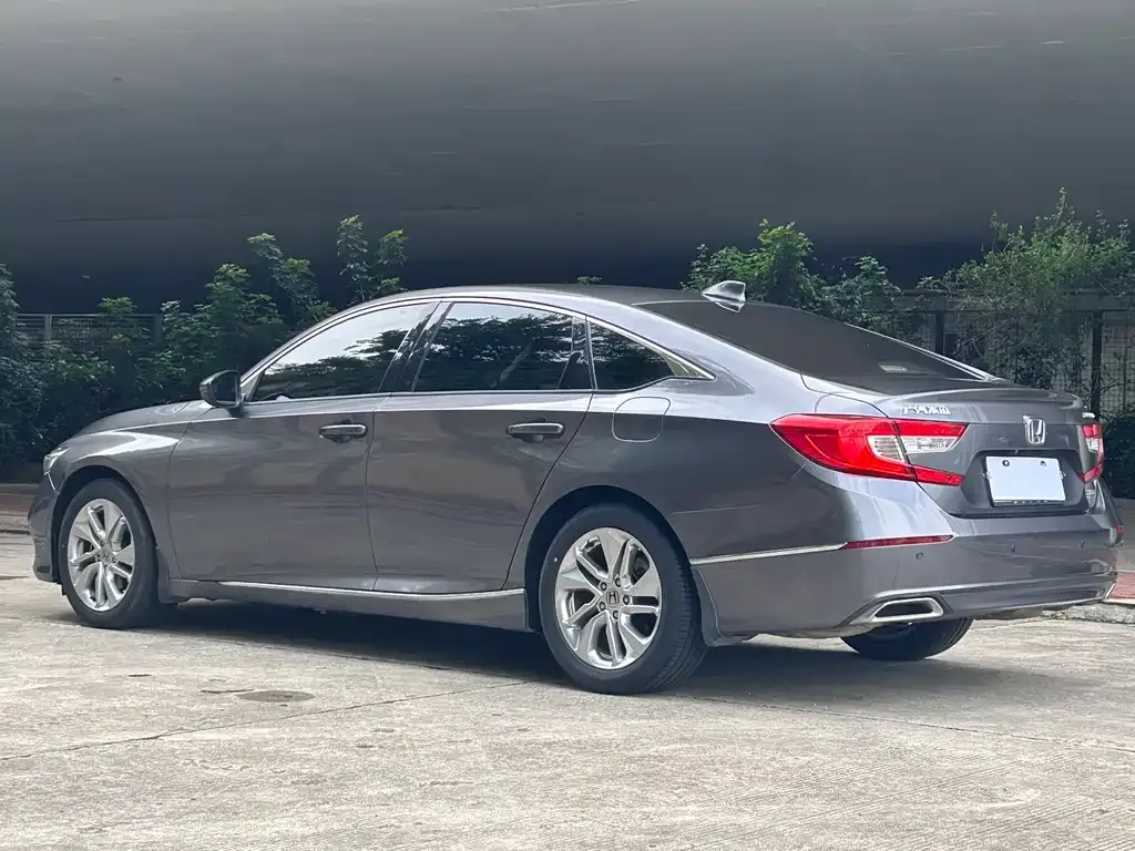 Honda Accord — фото 8