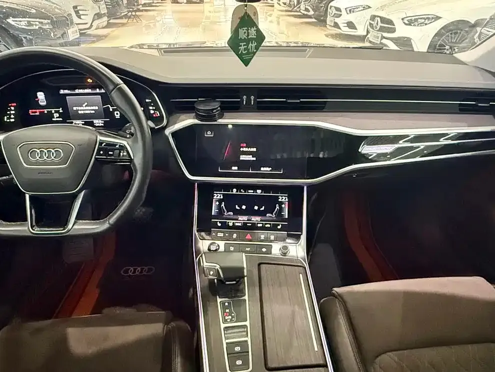 Audi A7L — фото 7