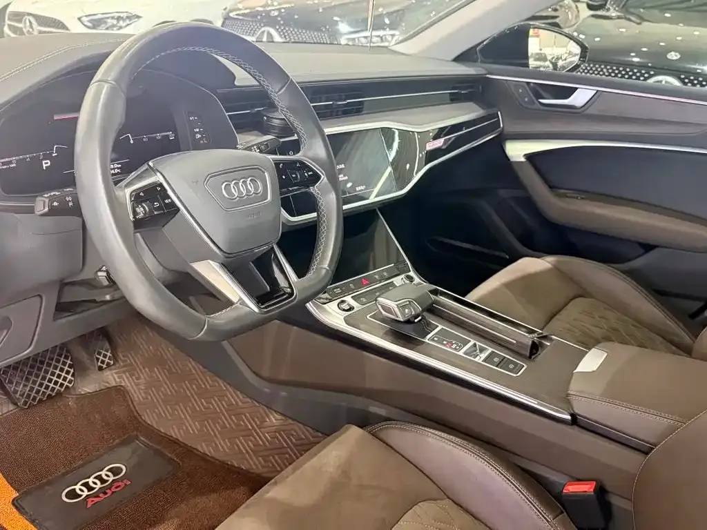 Audi A7L — фото 8