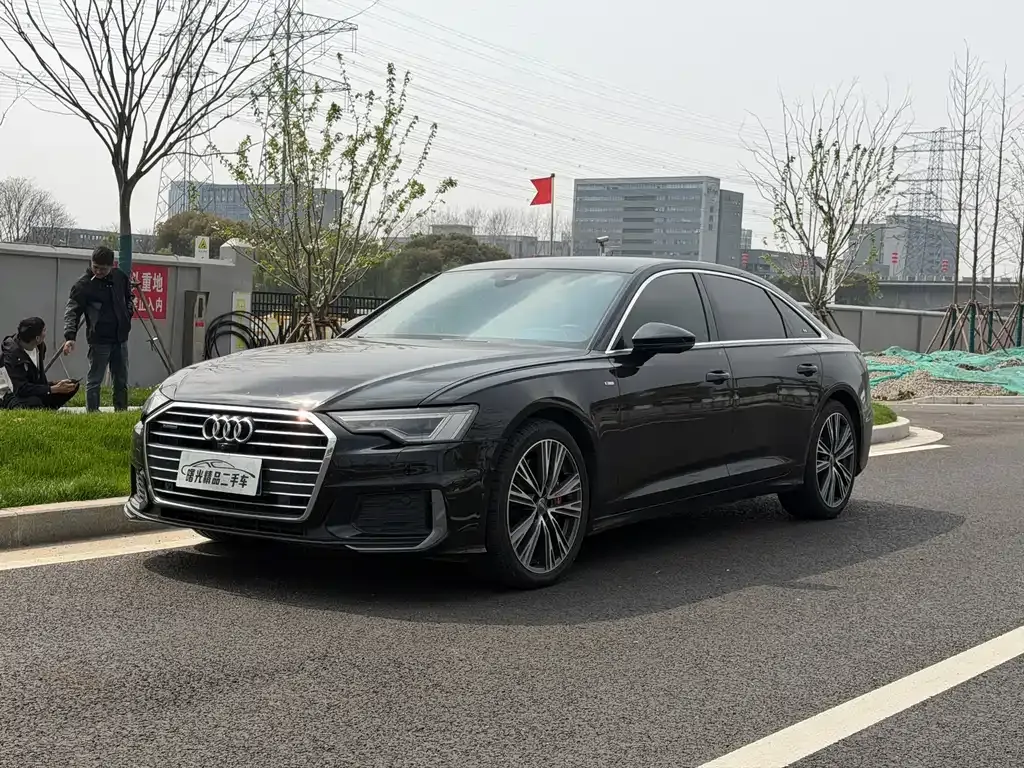 Audi A6L — фото 1