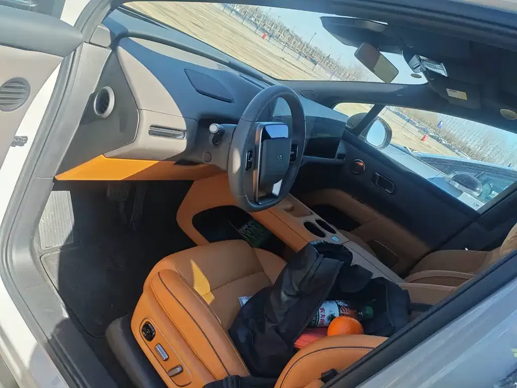 Li Auto i8 — фото 4
