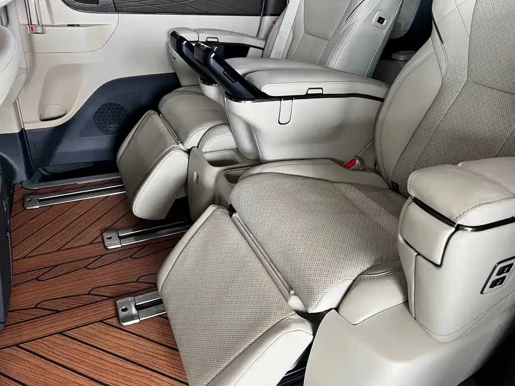 Toyota Alphard — фото 9