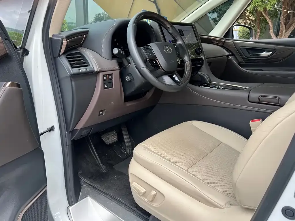 Toyota Alphard — фото 5