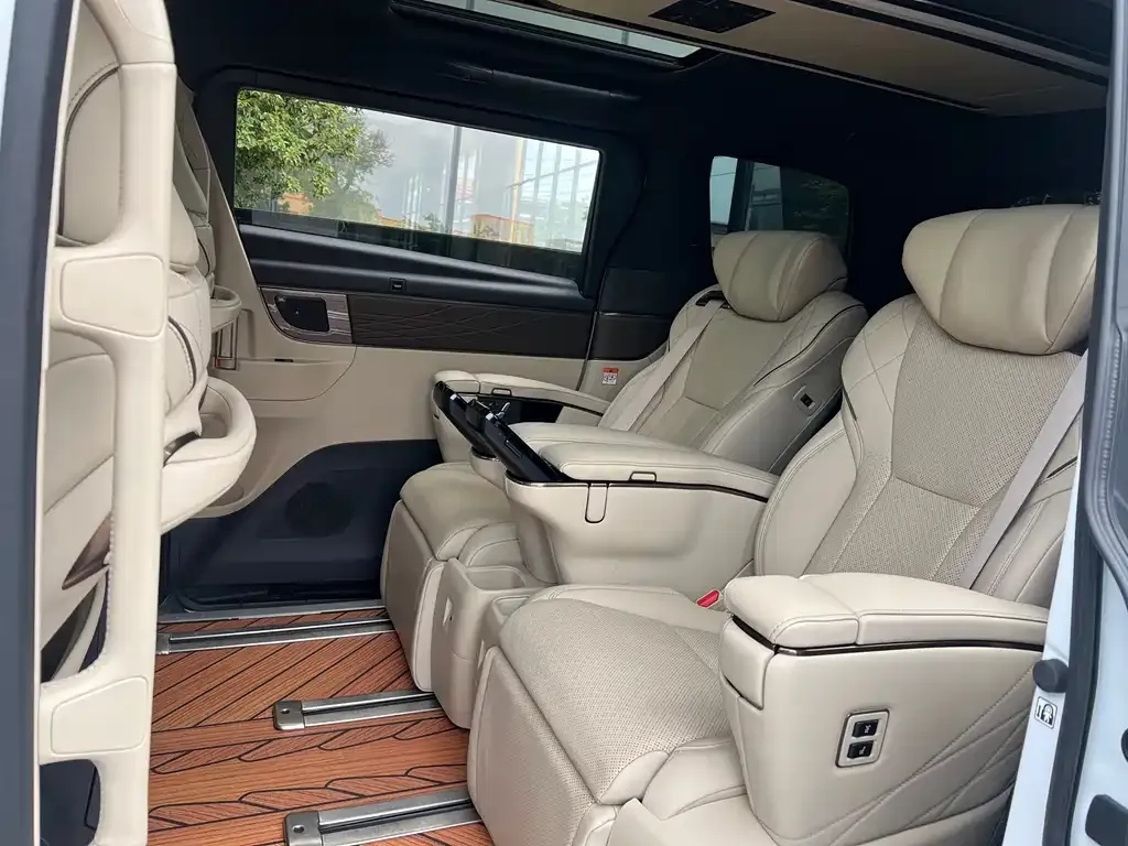 Toyota Alphard — фото 3