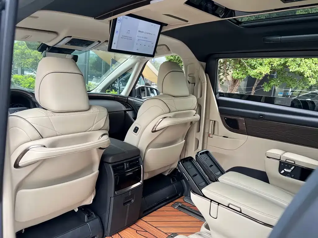 Toyota Alphard — фото 8