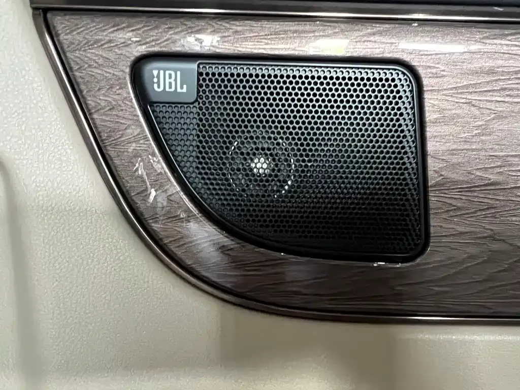 Toyota Alphard — фото 6