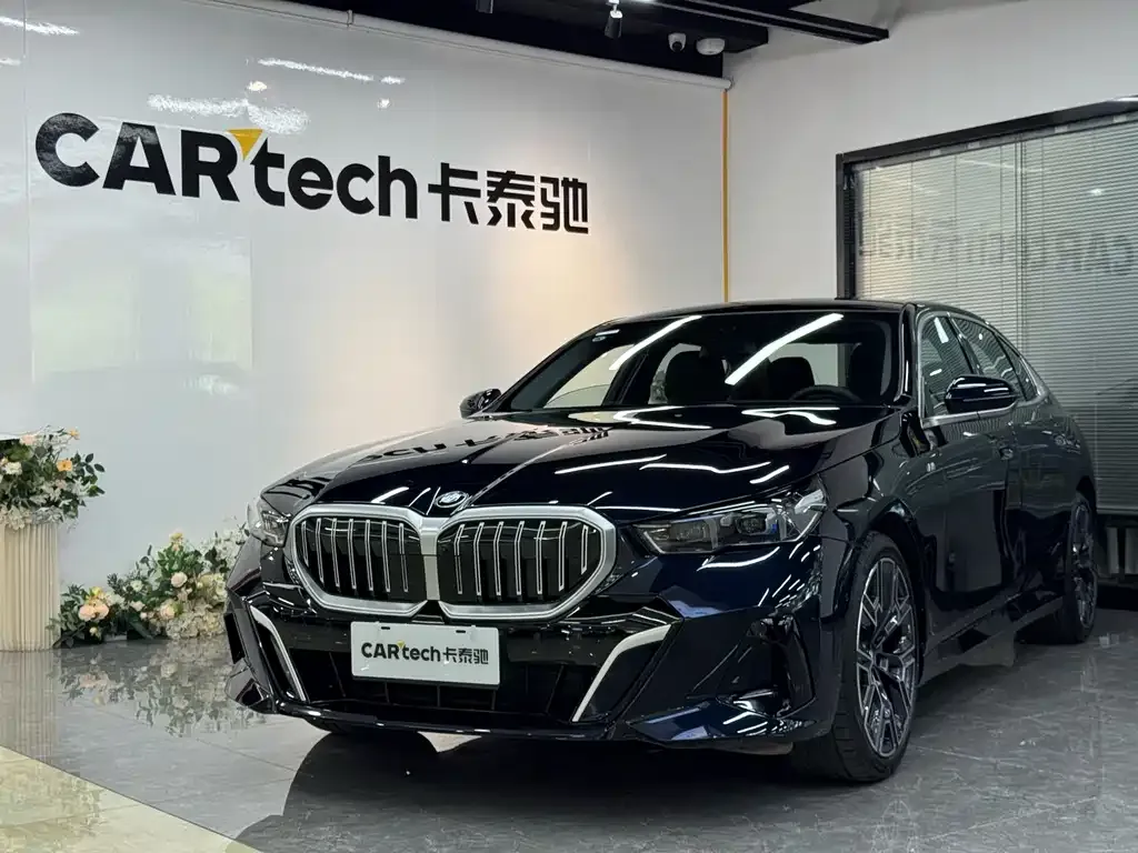 BMW 5 Series — фото 1