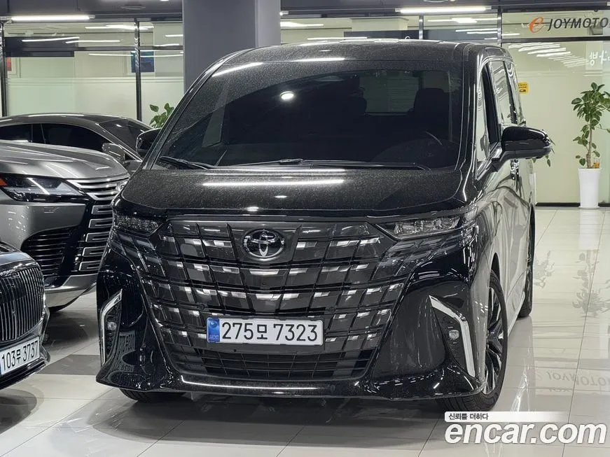 Toyota Alphard — фото 1