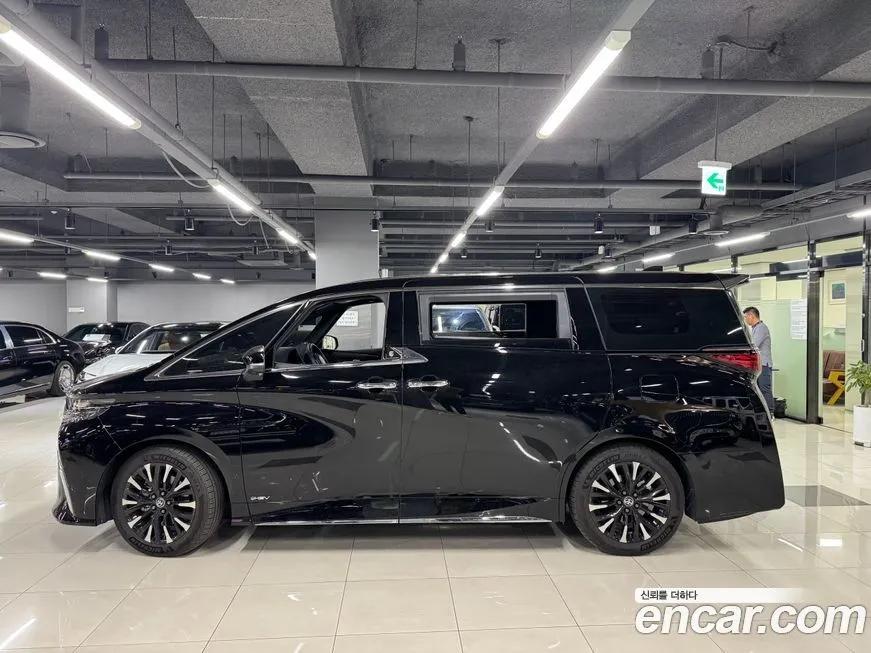 Toyota Alphard — фото 10