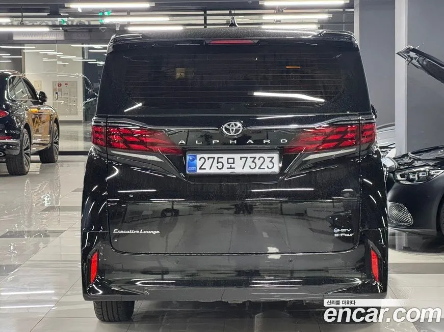 Toyota Alphard — фото 9