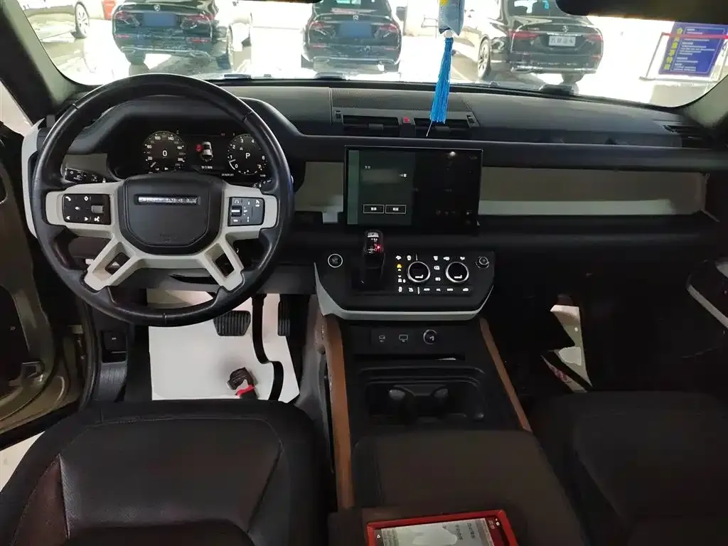 Land Rover Defender — фото 10