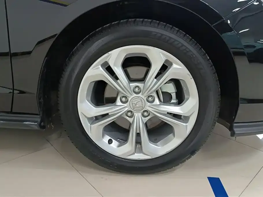 Honda Accord — фото 10