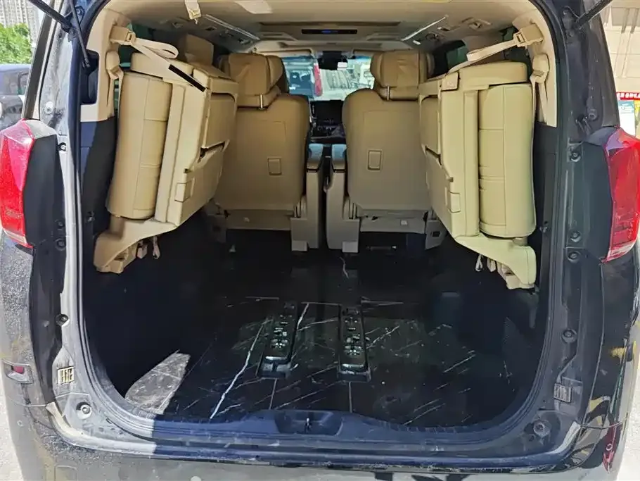 Toyota Alphard — фото 3