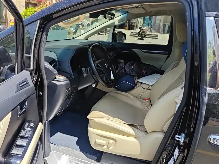 Toyota Alphard — фото 6