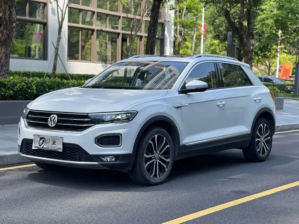 Volkswagen T-Roc — фото 1