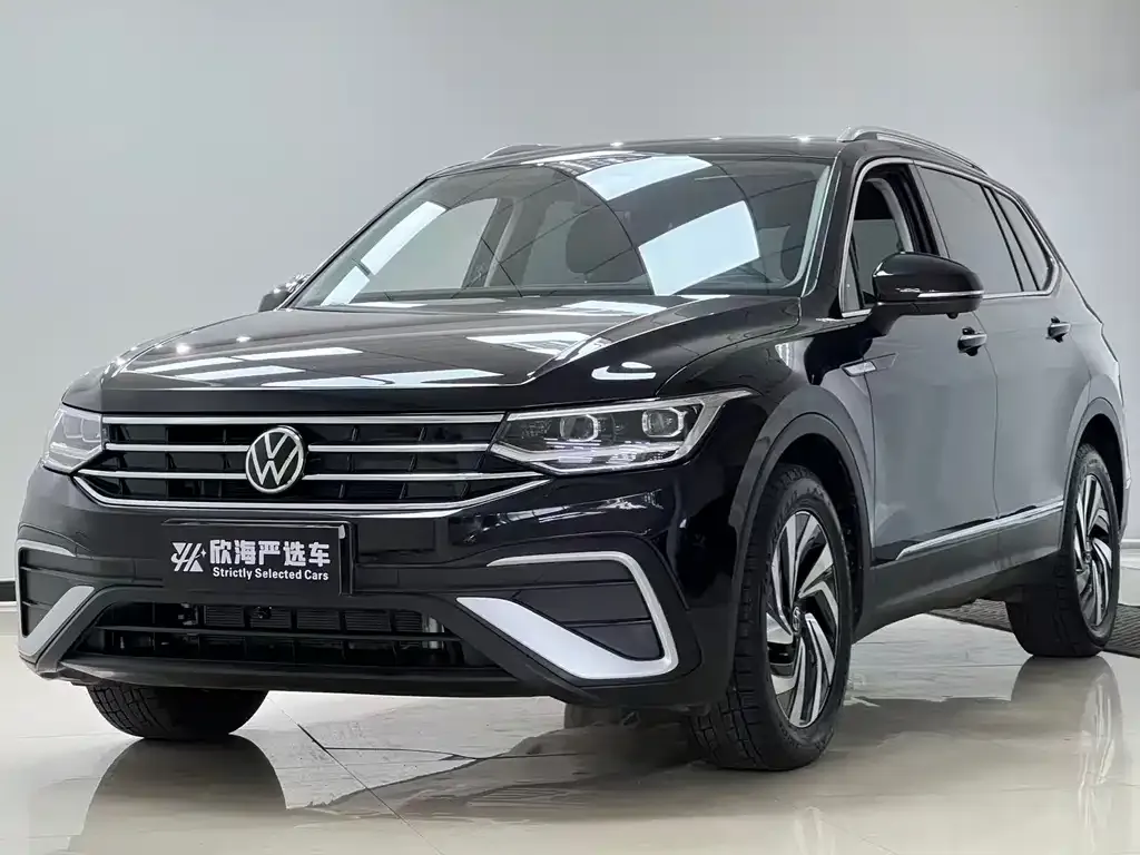 Volkswagen Tiguan L — фото 1
