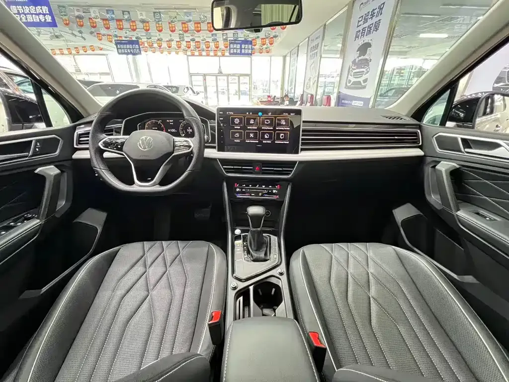 Volkswagen Tiguan L — фото 10