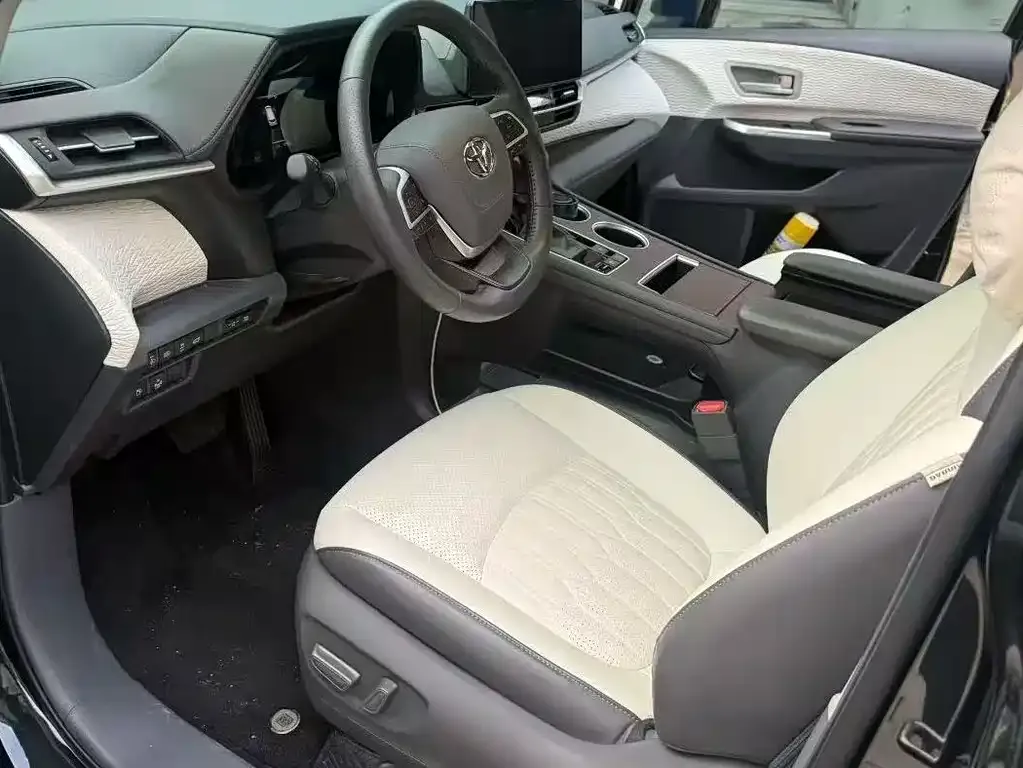 Toyota Sienna 2025 из CN, фото 10