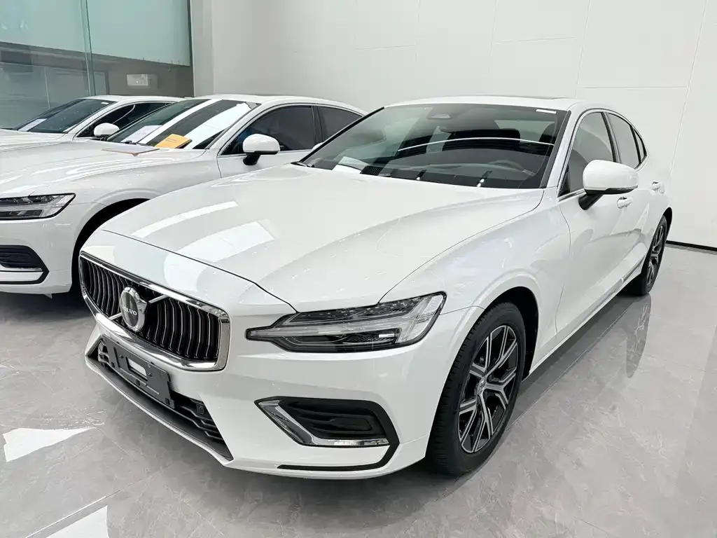 Volvo S60 2022 из CN, фото 1