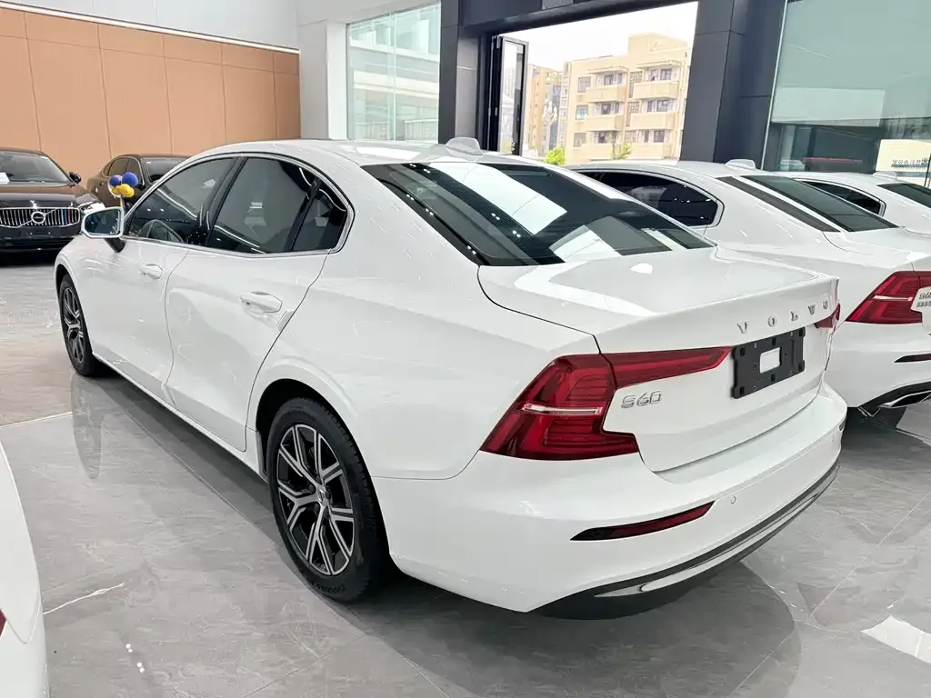 Volvo S60 2022 из CN, фото 4