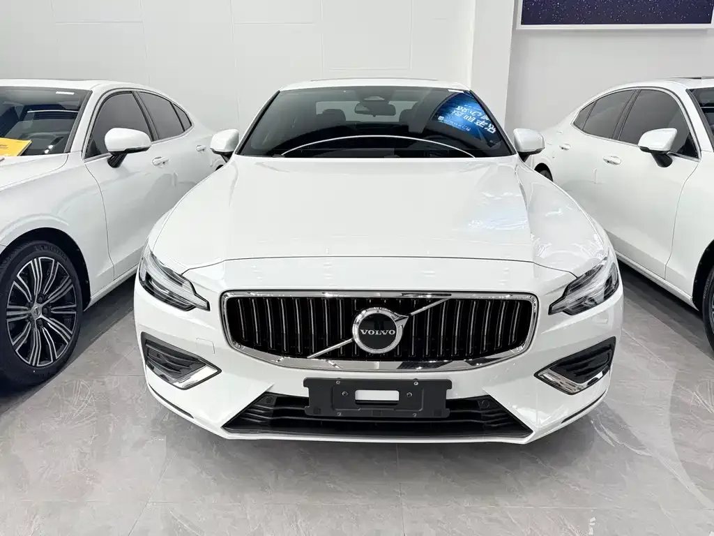 Volvo S60 2022 из CN, фото 8