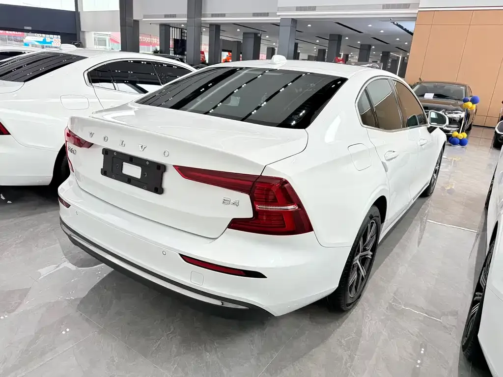 Volvo S60 2022 из CN, фото 7