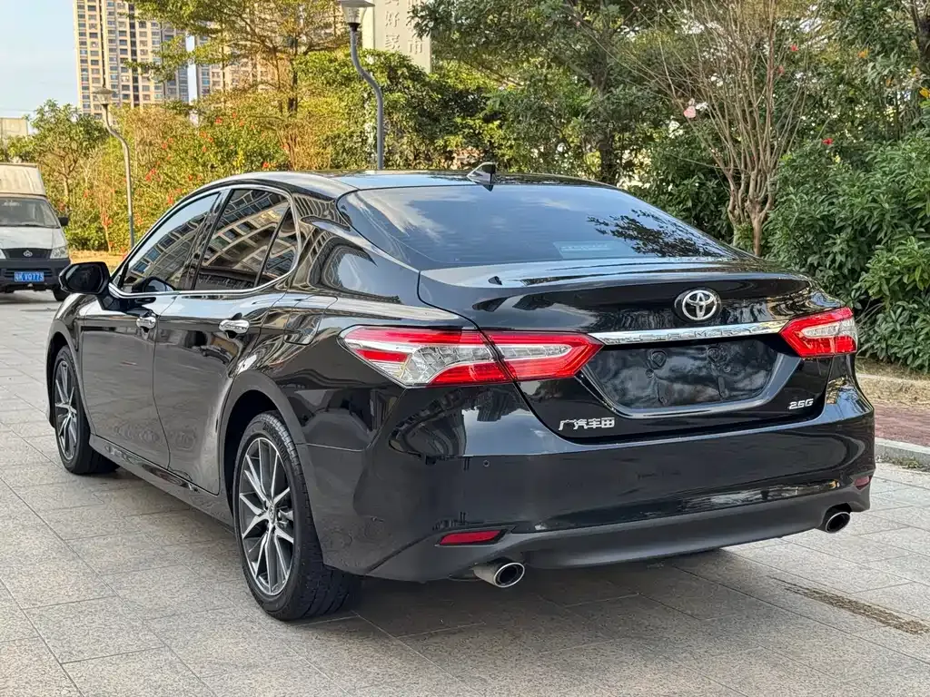 Toyota Camry — фото 9