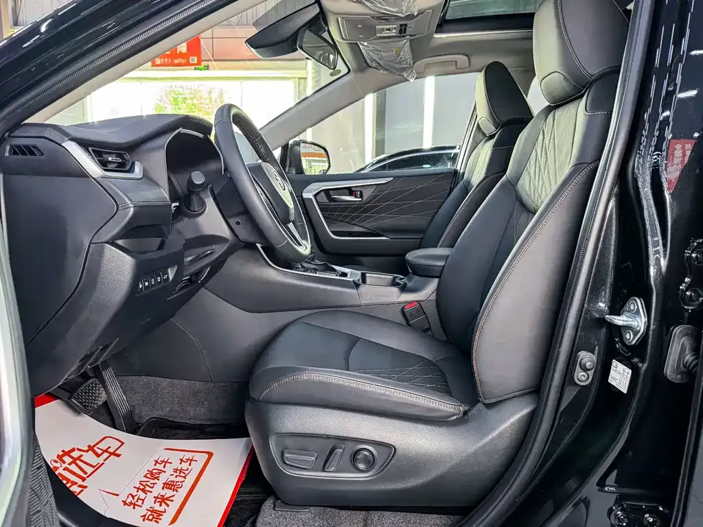 Toyota RAV4 — фото 9