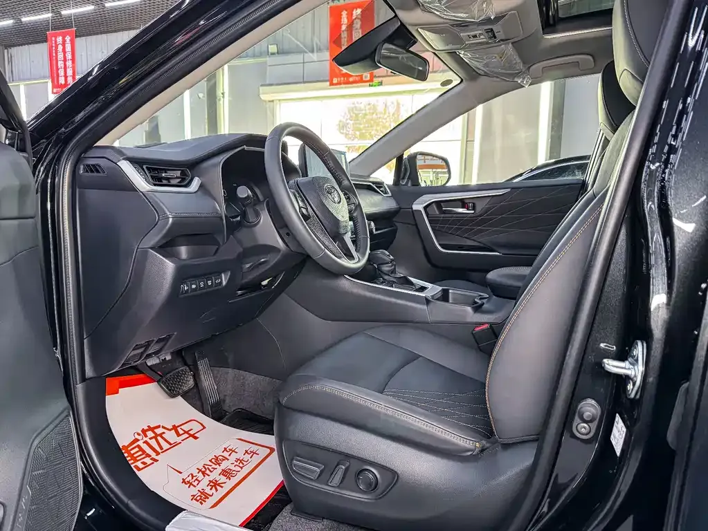 Toyota RAV4 — фото 10