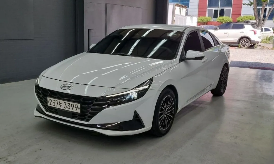 Hyundai AVANTE — фото 1