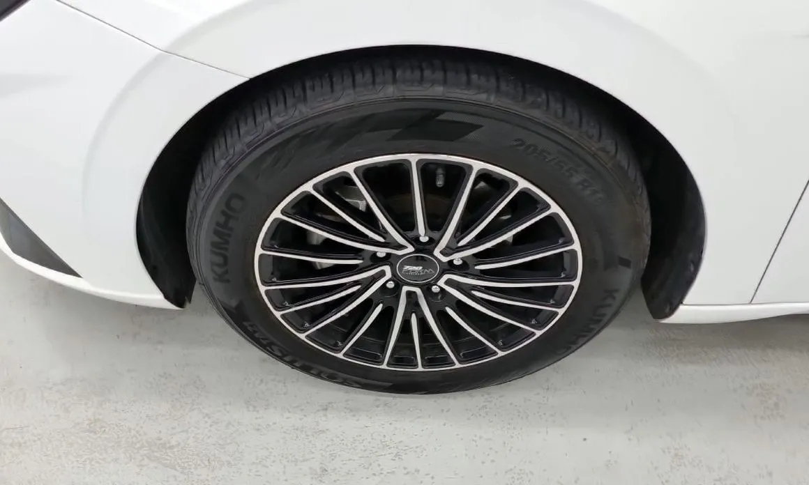 Hyundai AVANTE — фото 3