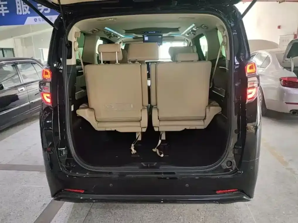Toyota Vellfire 2021 из CN, фото 3