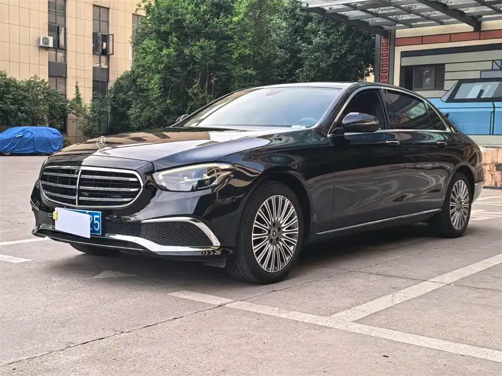 Mercedes-Benz E-Class — фото 1