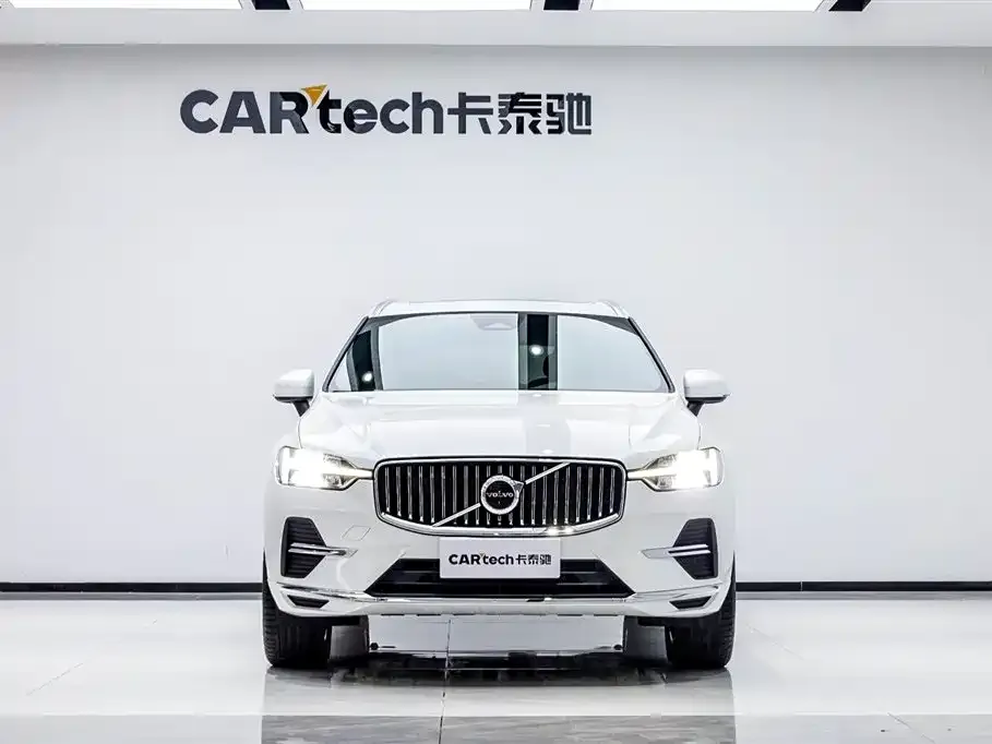 Volvo XC60 — фото 1