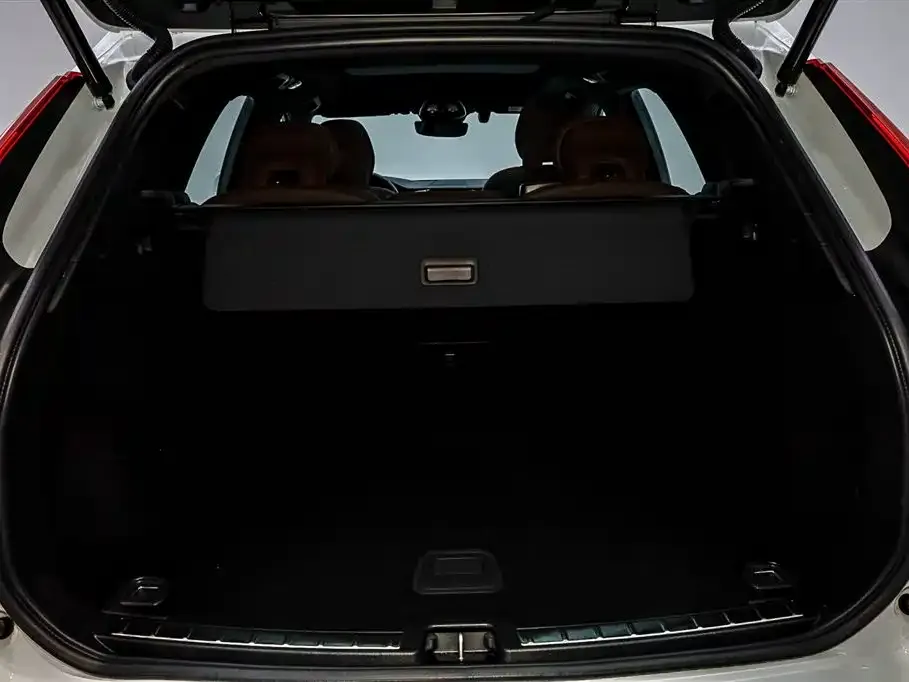 Volvo XC60 — фото 2