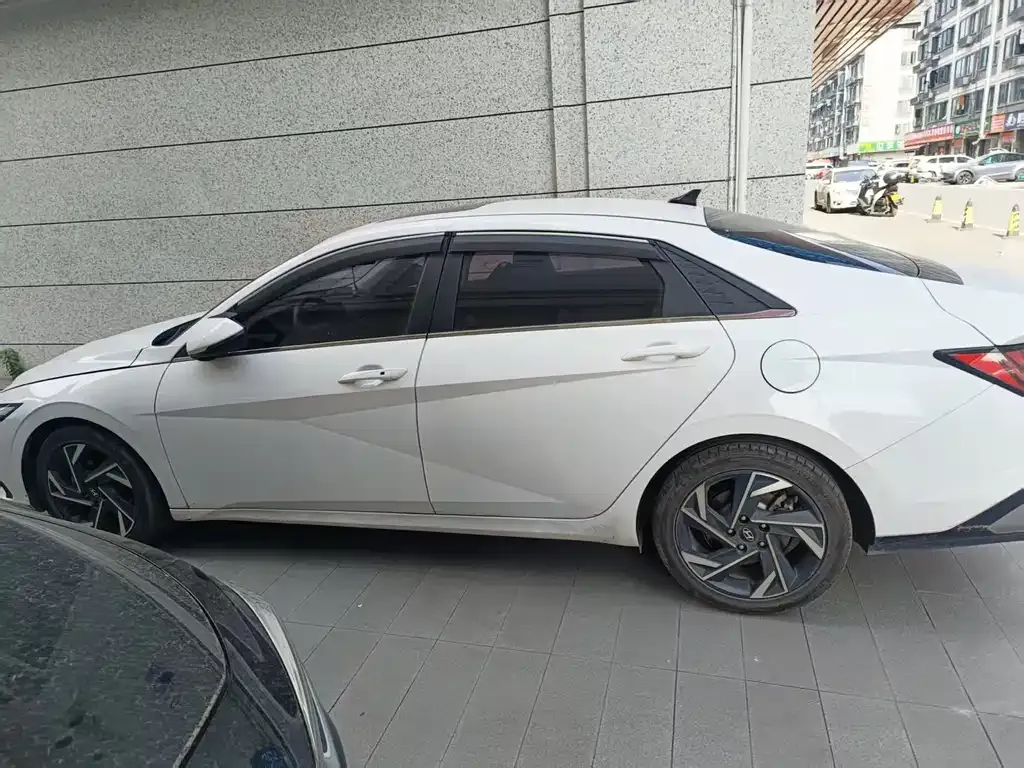 Hyundai Elantra — фото 4